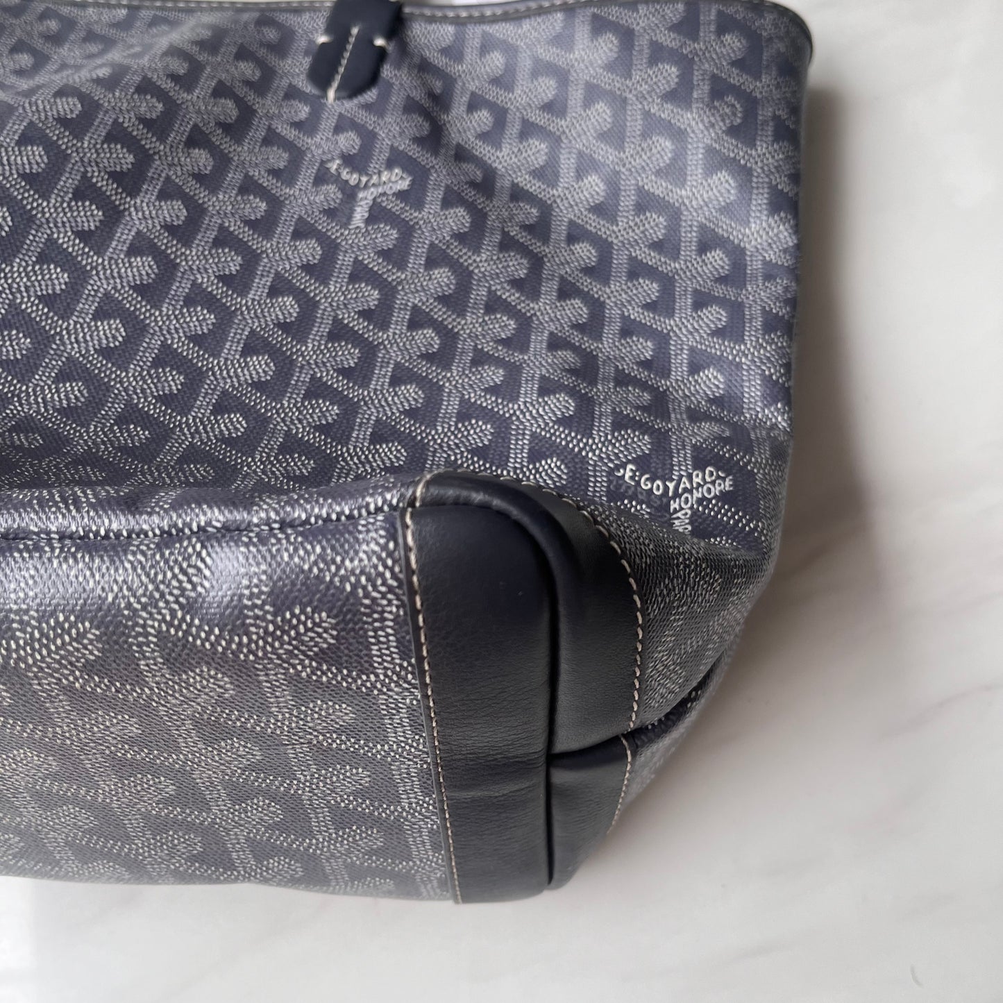 Goyard Artois PM Small/Medium Grey Tote with Leather Corners and Zip Opening