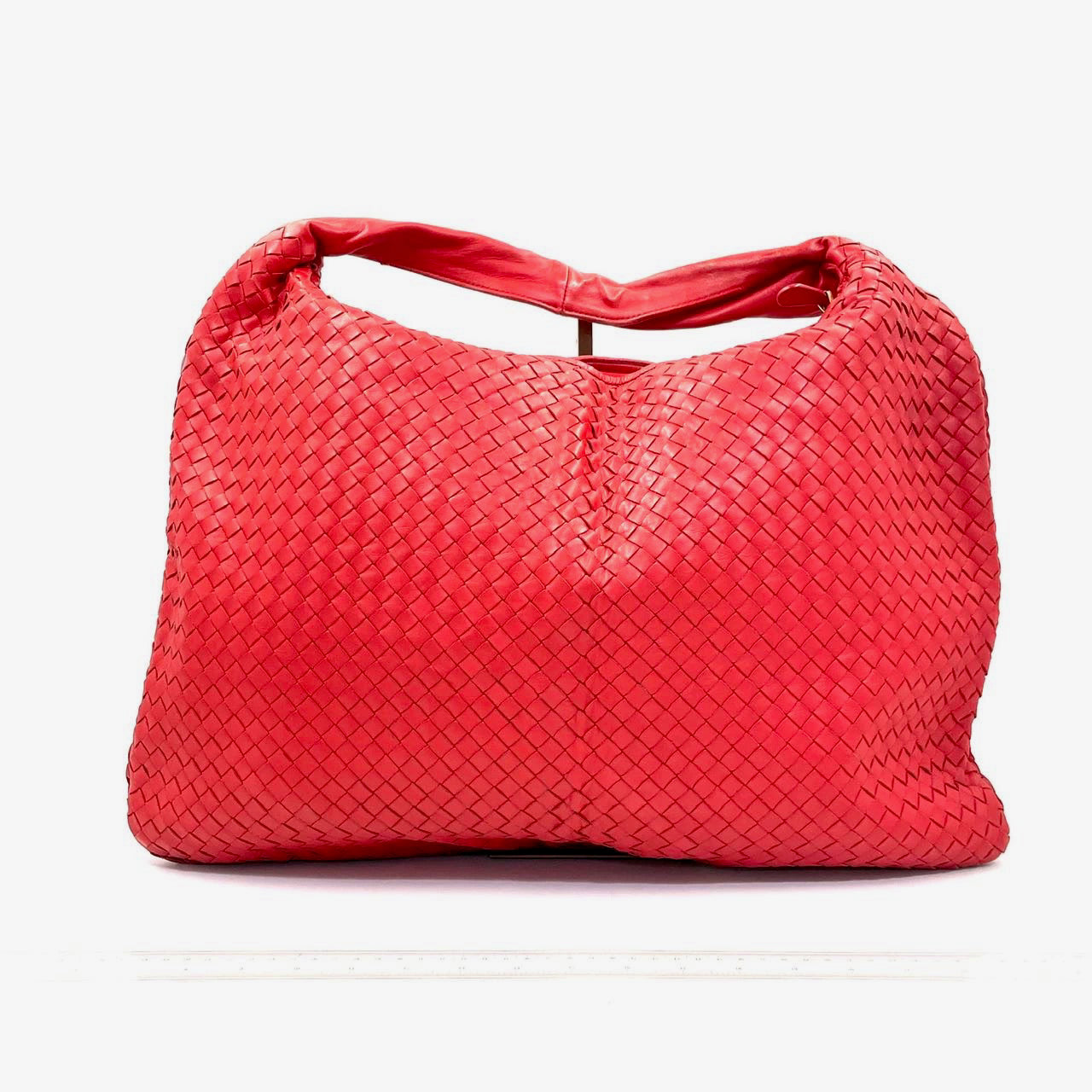 Bottega Veneta Intrecciato Hobo Bag in Red leather Large