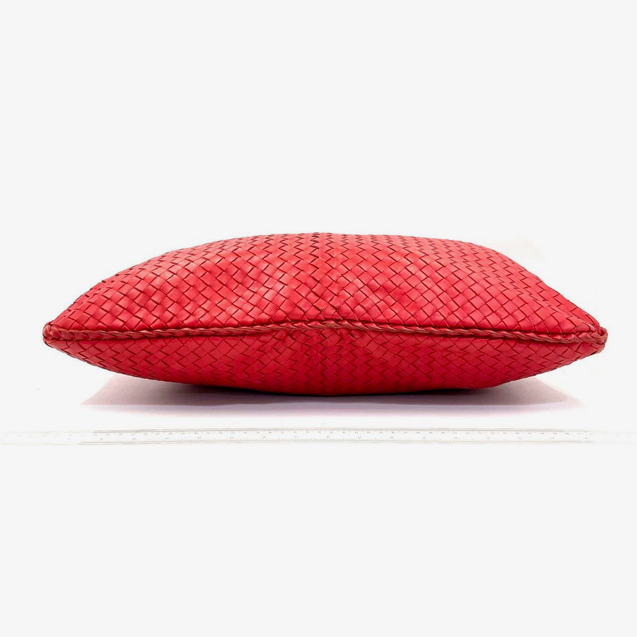 Bottega Veneta Intrecciato Hobo Bag in Red leather Large