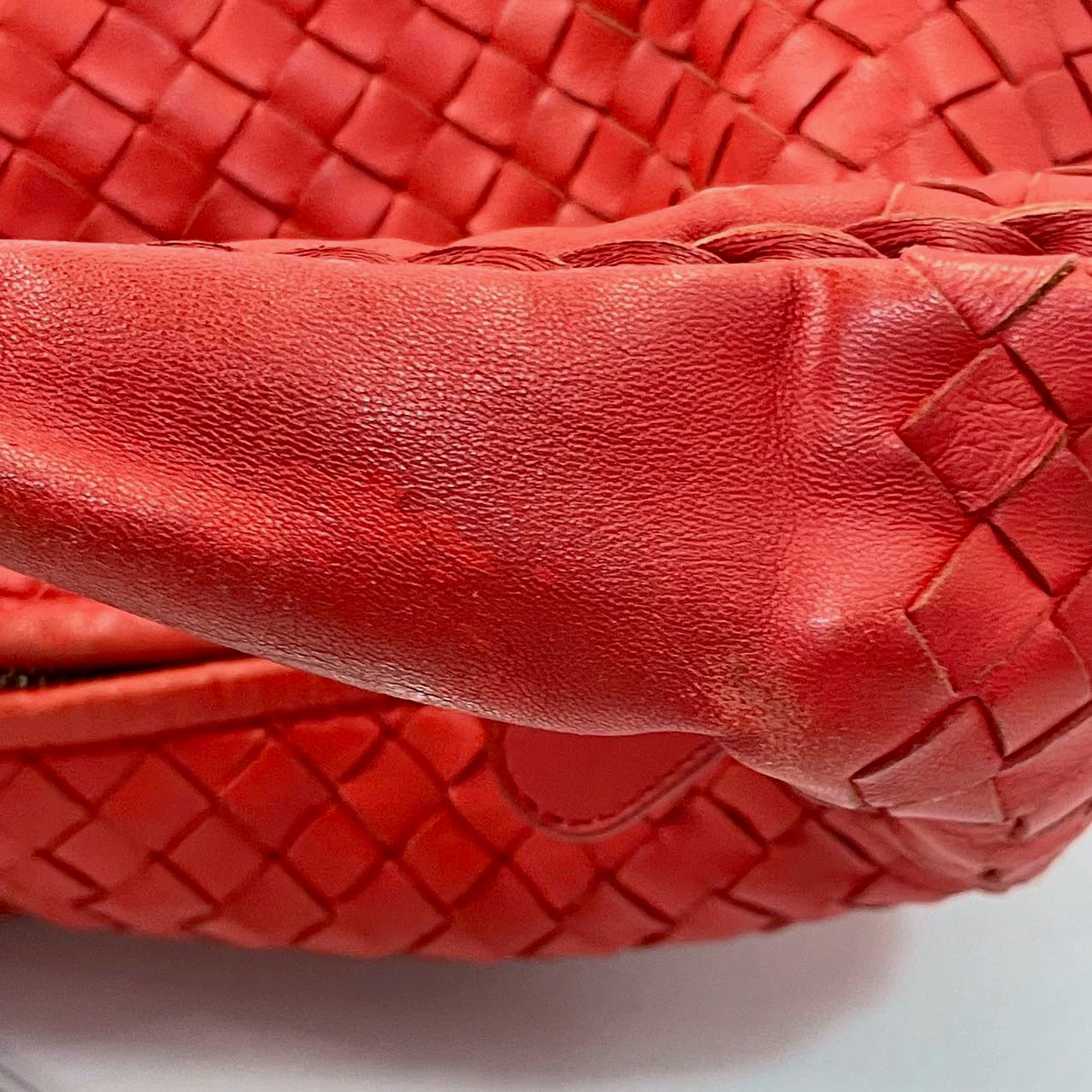 Bottega Veneta Intrecciato Hobo Bag in Red leather Large