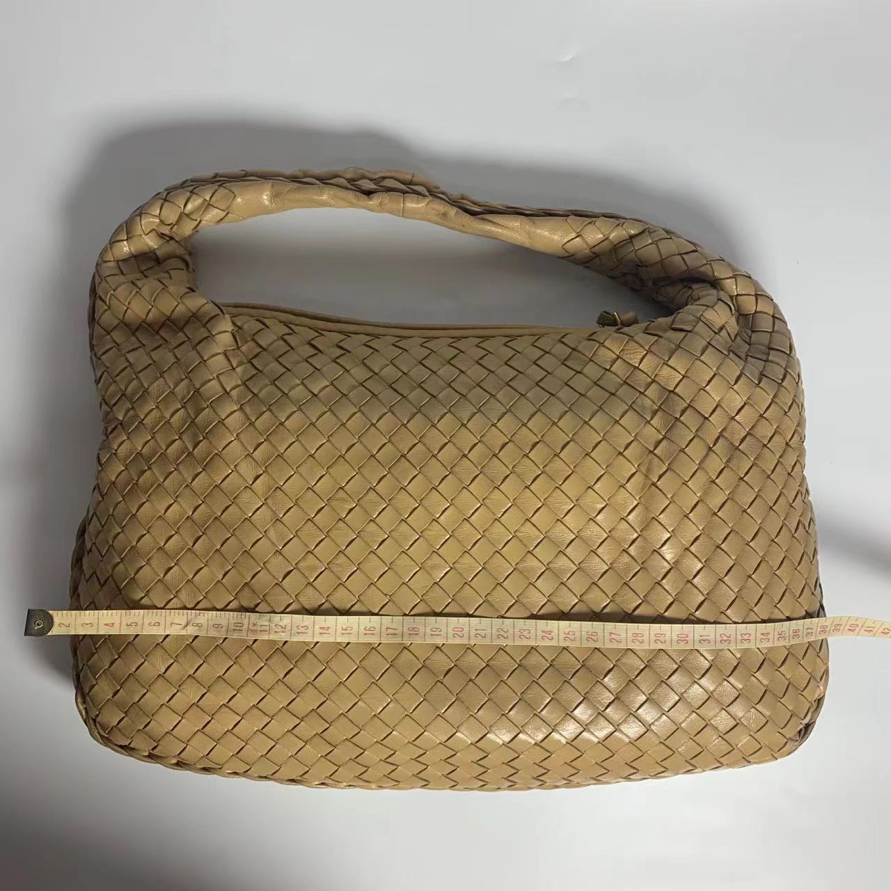 Bottega Veneta Intrecciato Hobo Bag Medium Beige Lambskin leather