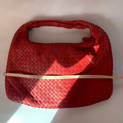 Sold Bottega Veneta Intrecciato Hobo Bag Medium Burgundy Lambskin leather
