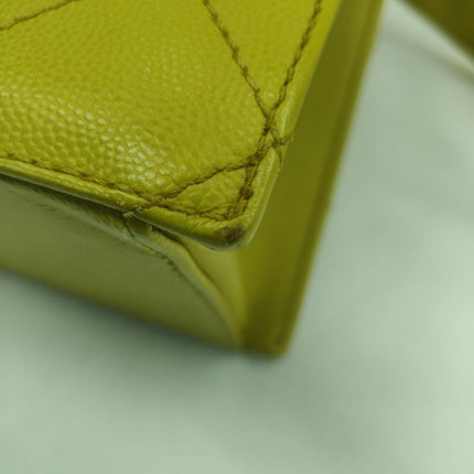 Sac à rabat Chanel Vintage Kelly en cuir caviar jaune et finitions dorées 24 carats 1997-1999