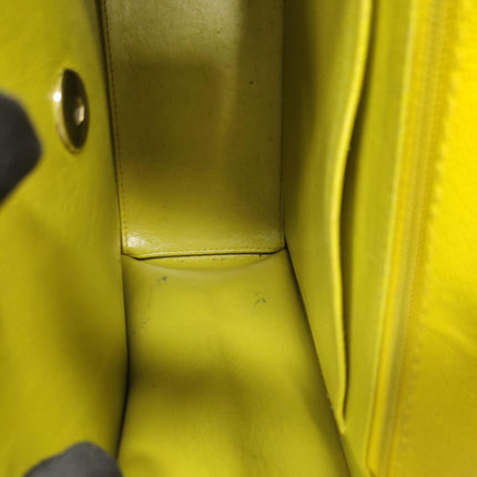 Sac à rabat Chanel Vintage Kelly en cuir caviar jaune et finitions dorées 24 carats 1997-1999