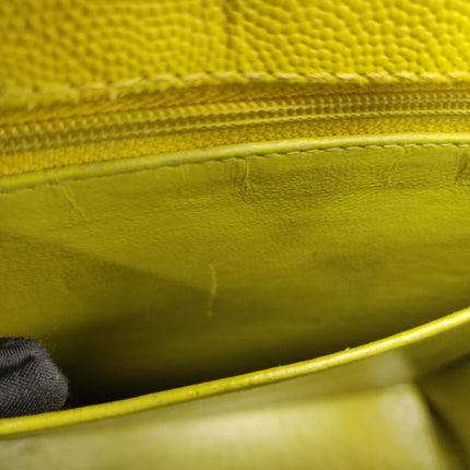 Sac à rabat Chanel Vintage Kelly en cuir caviar jaune et finitions dorées 24 carats 1997-1999