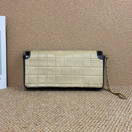Vendu Chanel East West Chocolate Bar en cuir beige