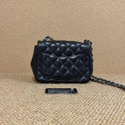 Sac bandoulière Chanel Classic Flap Mini carré en agneau verni noir 2014