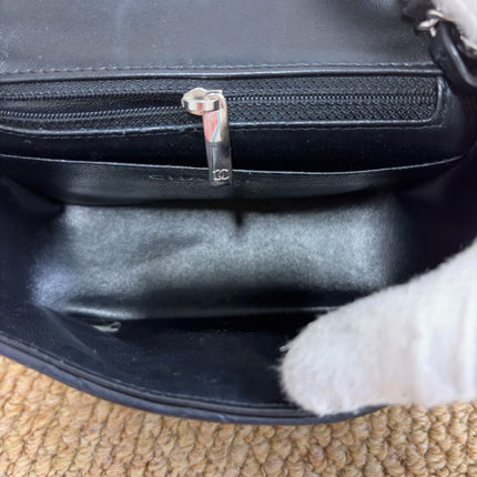 Sac bandoulière Chanel Classic Flap Mini carré en agneau verni noir 2014