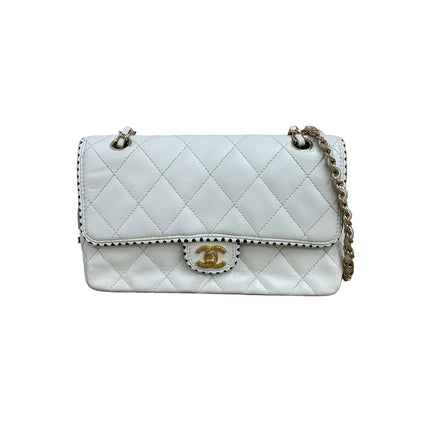 Chanel Classic Flap Vintage aus schwarzem Lammleder mit 24-Karat-Gold-Hardware