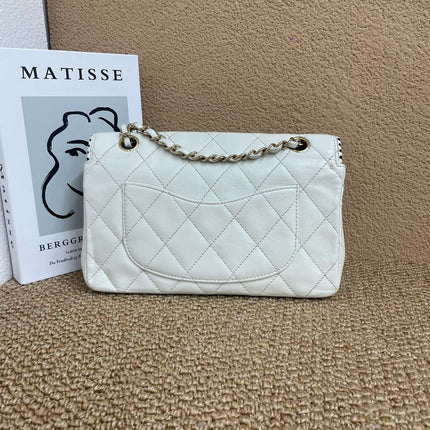 Chanel Classic Flap Vintage aus schwarzem Lammleder mit 24-Karat-Gold-Hardware