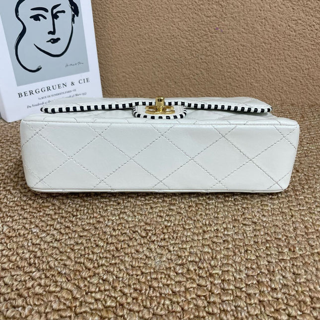 Chanel Classic Flap Medium Happy Stitch Cuir de veau vieilli noir Finitions dorées, 2015-2016