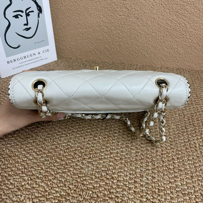 Chanel Classic Flap Medium Happy Stitch Cuir de veau vieilli noir Finitions dorées, 2015-2016