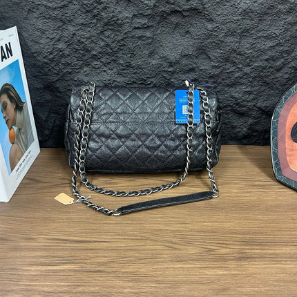 Sac bandoulière Chanel Easy Flap Jumbo en cuir caviar noir avec finition argentée
