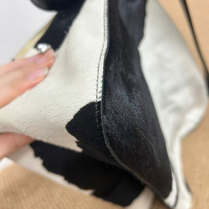 Fendi Mamma Baguette Grand en Poil de Poney Imprimé Vache Noir et Blanc