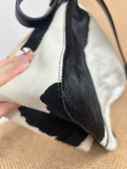 Fendi Mamma Baguette Grand en Poil de Poney Imprimé Vache Noir et Blanc