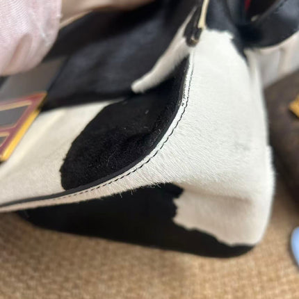 Fendi Mamma Baguette Grand en Poil de Poney Imprimé Vache Noir et Blanc