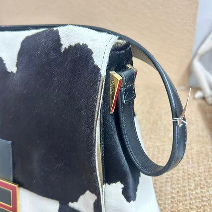 Fendi Mamma Baguette Grand en Poil de Poney Imprimé Vache Noir et Blanc