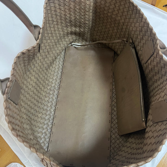 Bottega Veneta Cabat Tote Intreccio Leather Milk Chocolate Brown 45cm