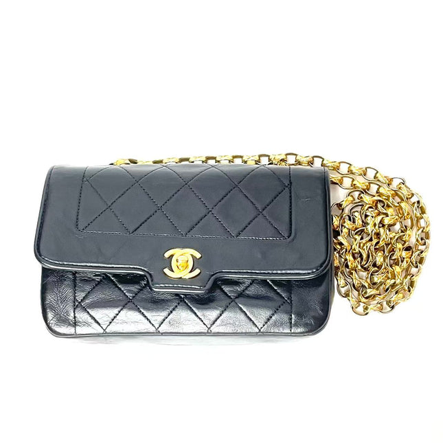 Sac à rabat Chanel Diana Mini en cuir noir avec chaîne Bijou