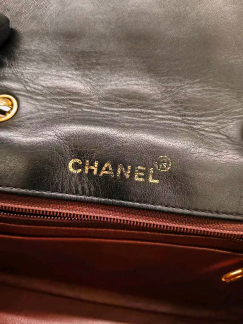 Sac à rabat Chanel Diana Mini en cuir noir avec chaîne Bijou