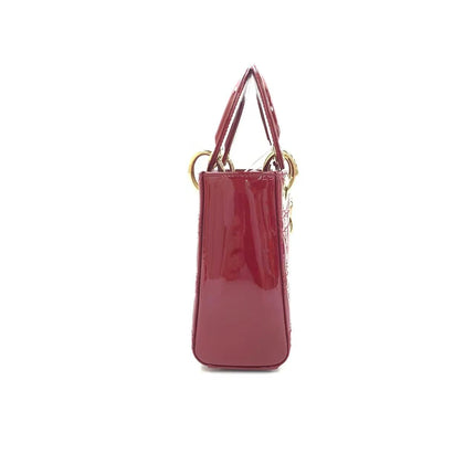 Sac Lady Dior Mini 2019 en cuir verni rouge avec bandoulière chaîne dorée