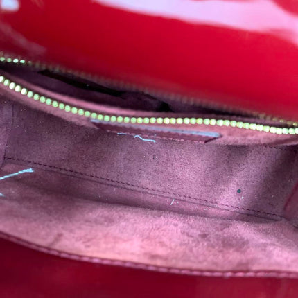Sac Lady Dior Mini 2019 en cuir verni rouge avec bandoulière chaîne dorée