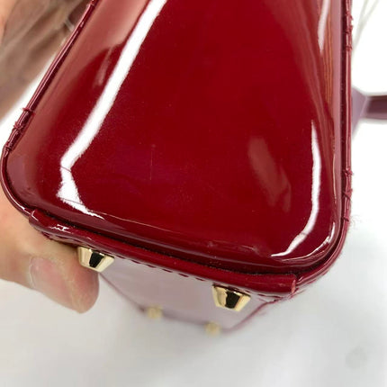Sac Lady Dior Mini 2019 en cuir verni rouge avec bandoulière chaîne dorée