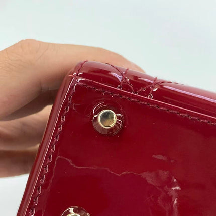 Sac Lady Dior Mini 2019 en cuir verni rouge avec bandoulière chaîne dorée
