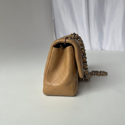 Chanel Classic Flap Rectangulaire Mini Cuir d'Agneau Beige Métal Argenté 2018