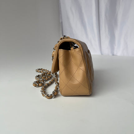 Chanel Classic Flap Rectangulaire Mini Cuir d'Agneau Beige Métal Argenté 2018