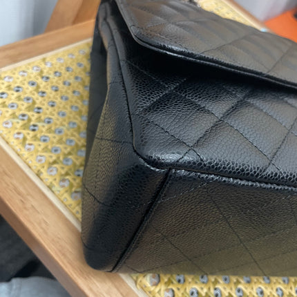 Chanel Classic Flap Maxi 2011 cuir caviar noir double rabat avec finitions dorées