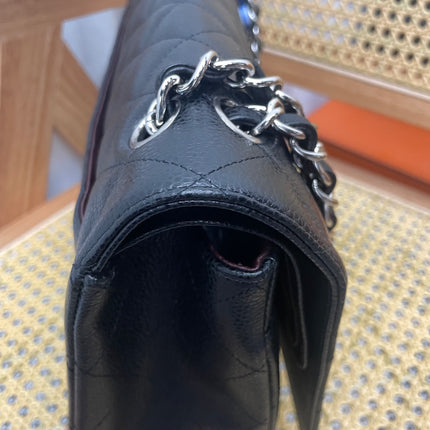Chanel Classic Flap Maxi 2011 cuir caviar noir double rabat avec finitions dorées