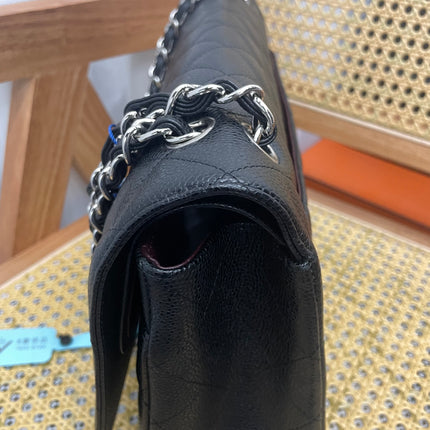 Chanel Classic Flap Maxi 2011 cuir caviar noir double rabat avec finitions dorées