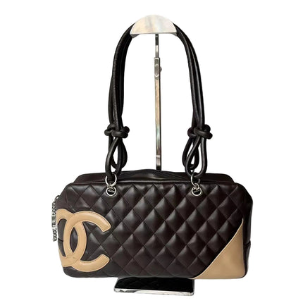 Sac bandoulière Chanel Cambon Medium en cuir de veau marron, logo CC en peau de serpent, double anse noire