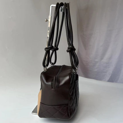 Sac bandoulière Chanel Cambon Medium en cuir de veau marron, logo CC en peau de serpent, double anse noire