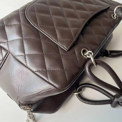 Sac bandoulière Chanel Cambon Medium en cuir de veau marron, logo CC en peau de serpent, double anse noire