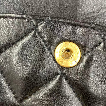 Chanel Vintage Classic Flap Petit Agneau Noir Double Rabat Quincaillerie Or 24 carats