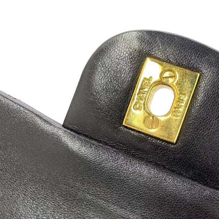 Chanel Vintage Classic Flap Petit Agneau Noir Double Rabat Quincaillerie Or 24 carats