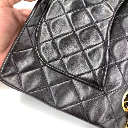 Chanel Vintage Classic Flap Petit Agneau Noir Double Rabat Quincaillerie Or 24 carats