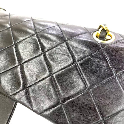 Chanel Vintage Classic Flap Petit Agneau Noir Double Rabat Quincaillerie Or 24 carats