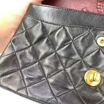 Chanel Vintage Classic Flap Petit Agneau Noir Double Rabat Quincaillerie Or 24 carats