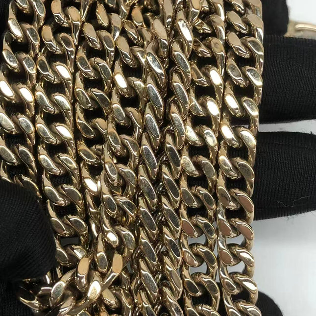 Rote Mini-Handtasche aus Lackleder von Lady Dior mit goldenen Beschlägen