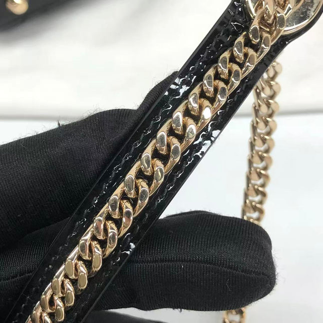 Rote Mini-Handtasche aus Lackleder von Lady Dior mit goldenen Beschlägen
