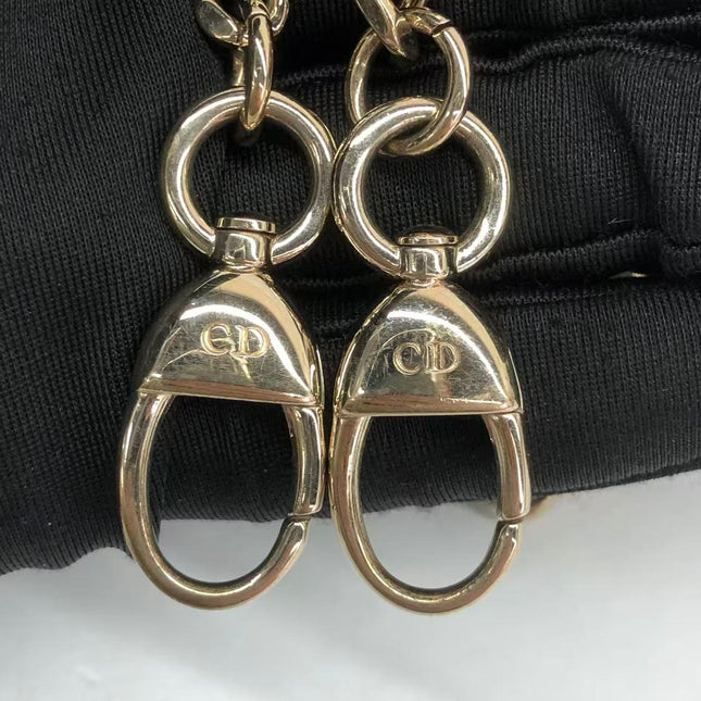 Rote Mini-Handtasche aus Lackleder von Lady Dior mit goldenen Beschlägen