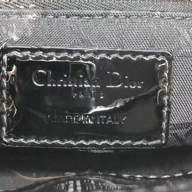 Rote Mini-Handtasche aus Lackleder von Lady Dior mit goldenen Beschlägen