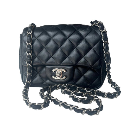 Sac bandoulière Chanel Classic Flap Mini carré en agneau verni noir 2014