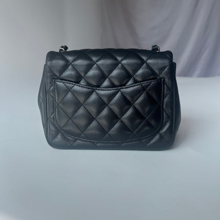 Sac bandoulière Chanel Classic Flap Mini carré en agneau verni noir 2014