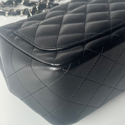 Sac bandoulière Chanel Classic Flap Mini carré en agneau verni noir 2014