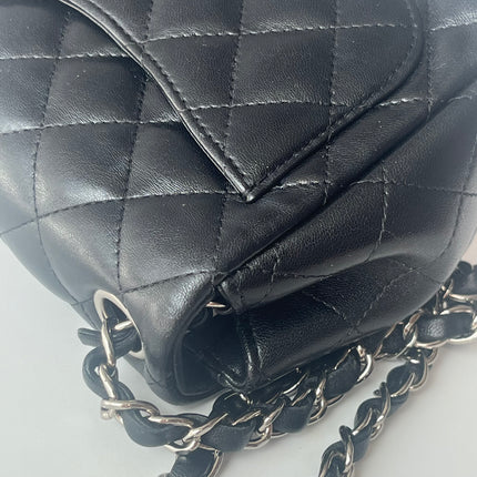 Sac bandoulière Chanel Classic Flap Mini carré en agneau verni noir 2014