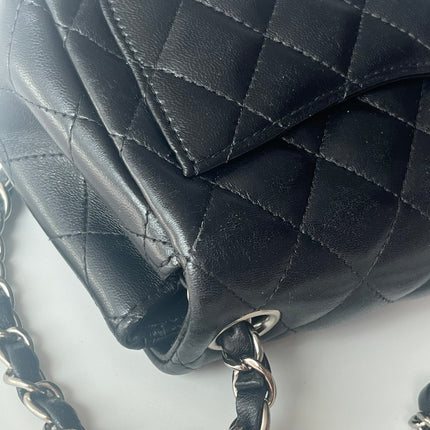 Sac bandoulière Chanel Classic Flap Mini carré en agneau verni noir 2014